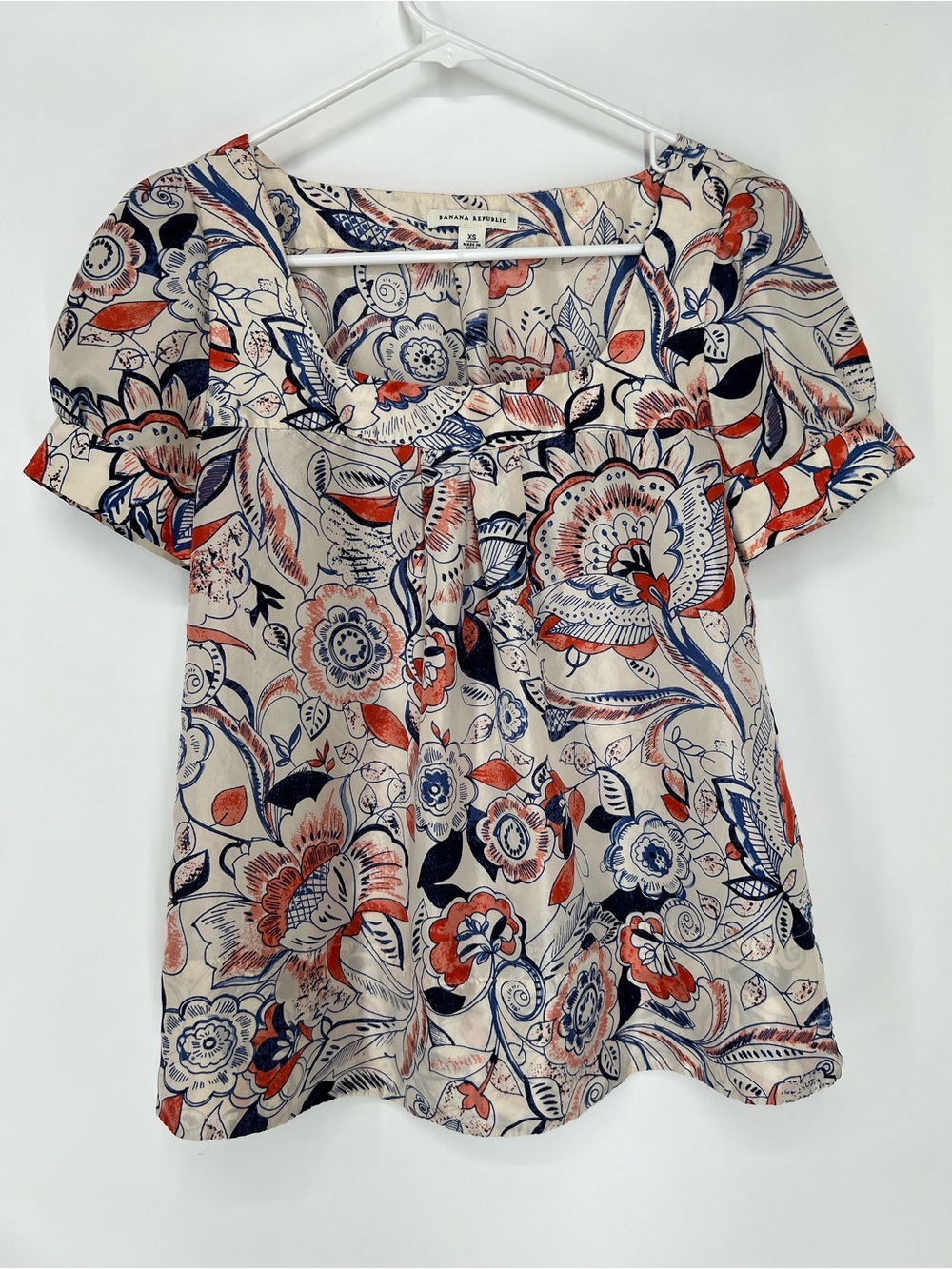 Banana Republic Silk Cream Floral Scoop-Neck Women's Top